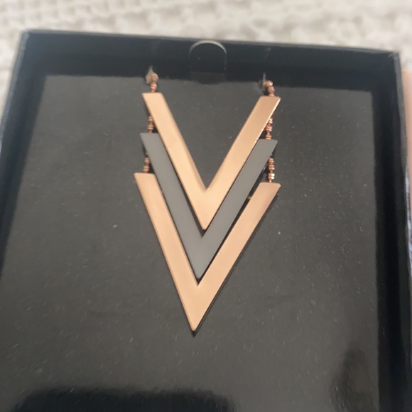 Victoria secret rose gold necklace - Picture 3 of 6